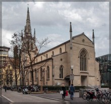 Дорога, озеро и лев