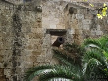 Солнечный остров посреди двух морей