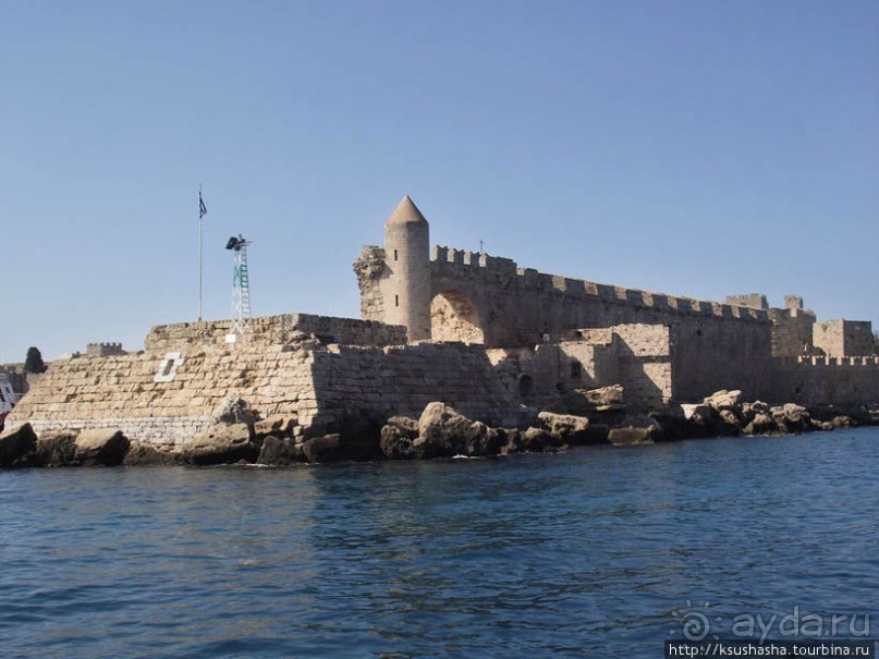 Солнечный остров посреди двух морей