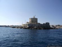 Солнечный остров посреди двух морей