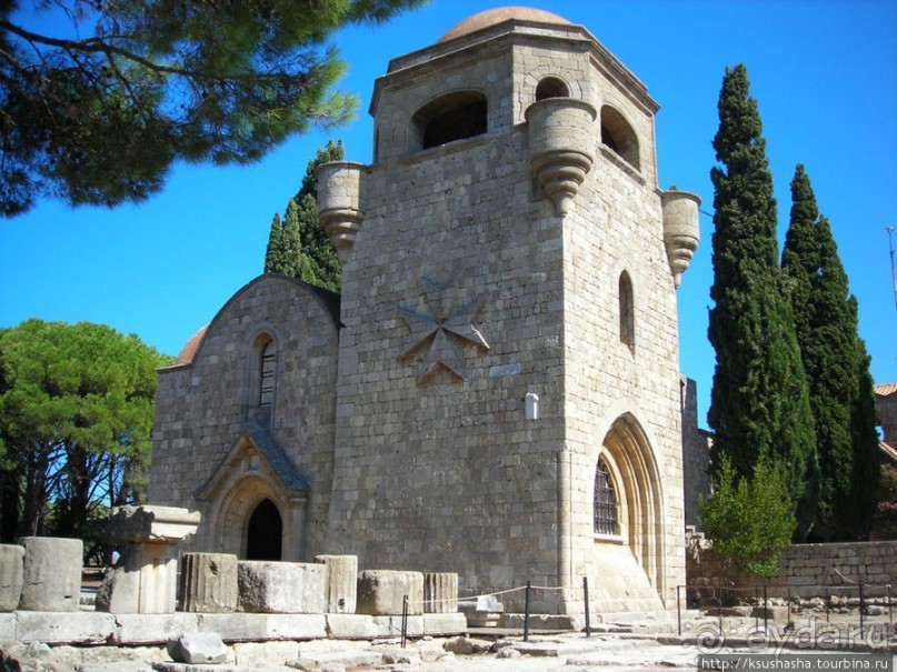 Солнечный остров посреди двух морей