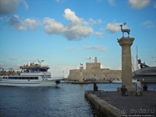 Солнечный остров посреди двух морей