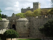 Солнечный остров посреди двух морей