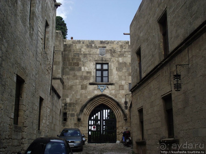 Солнечный остров посреди двух морей