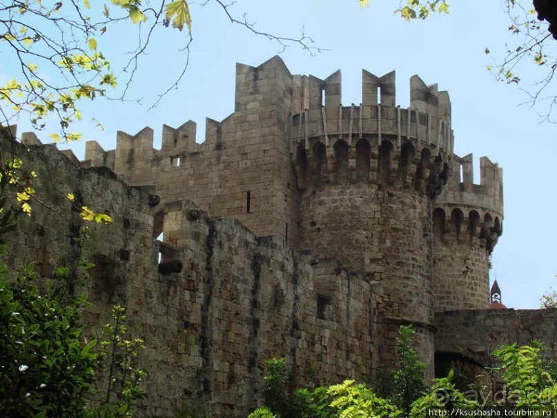 Солнечный остров посреди двух морей