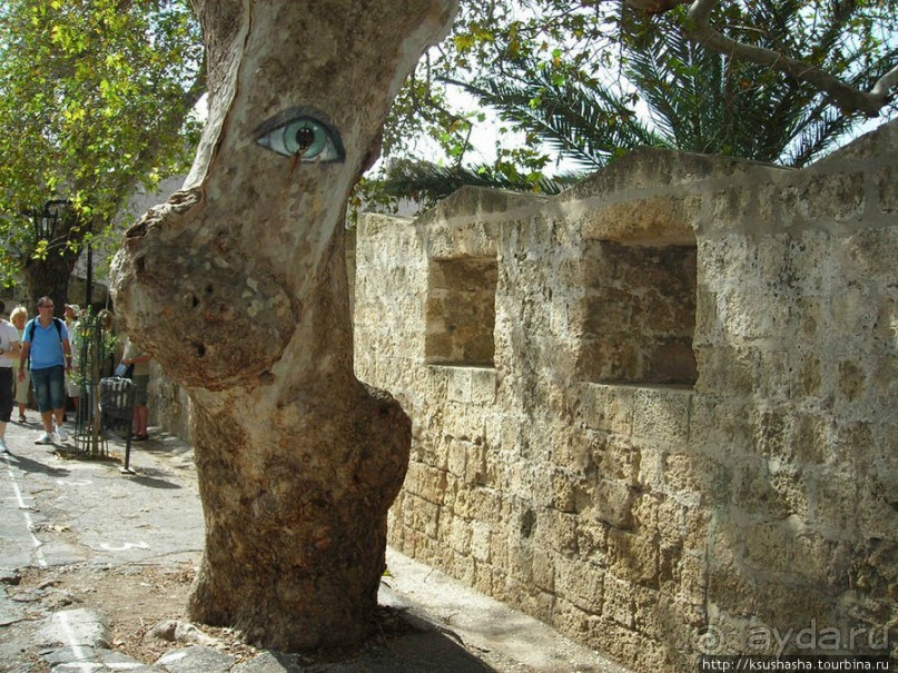 Солнечный остров посреди двух морей