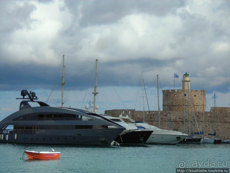 Солнечный остров посреди двух морей