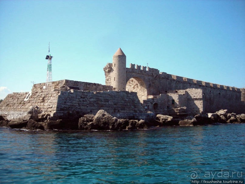 Солнечный остров посреди двух морей