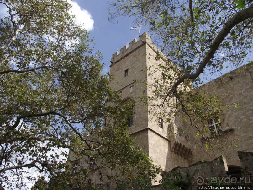 Солнечный остров посреди двух морей