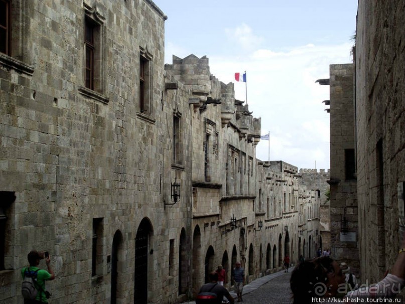 Солнечный остров посреди двух морей