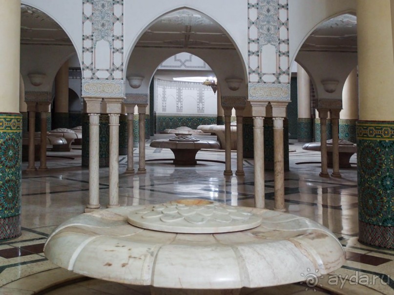 Плывущая на троне пенных волн