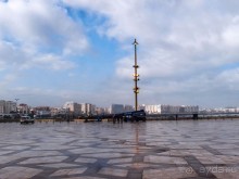 Плывущая на троне пенных волн