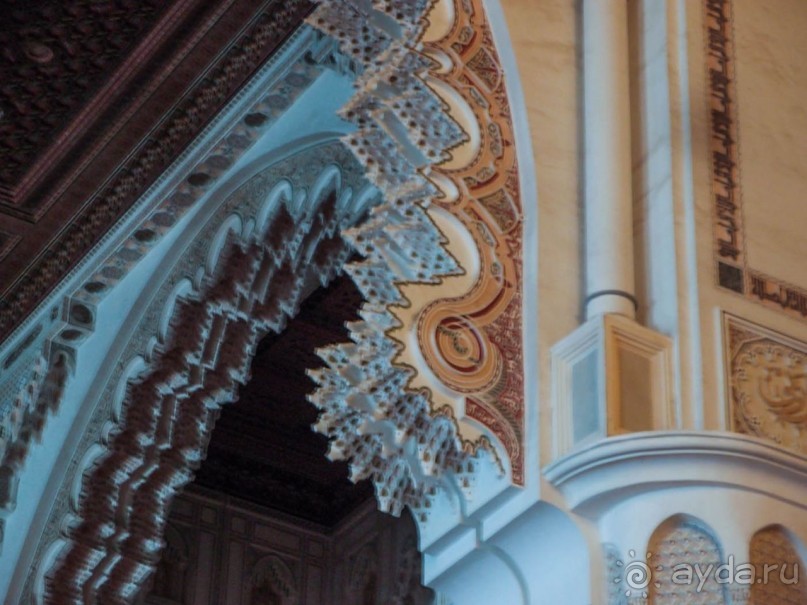 Плывущая на троне пенных волн