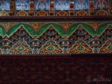 Плывущая на троне пенных волн