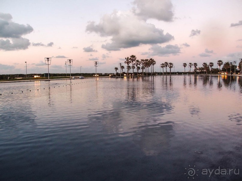 Плывущая на троне пенных волн