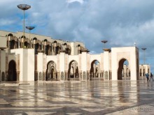 Плывущая на троне пенных волн