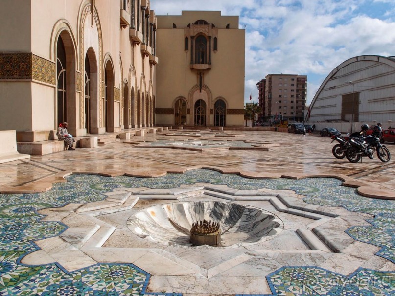 Плывущая на троне пенных волн