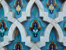 Плывущая на троне пенных волн