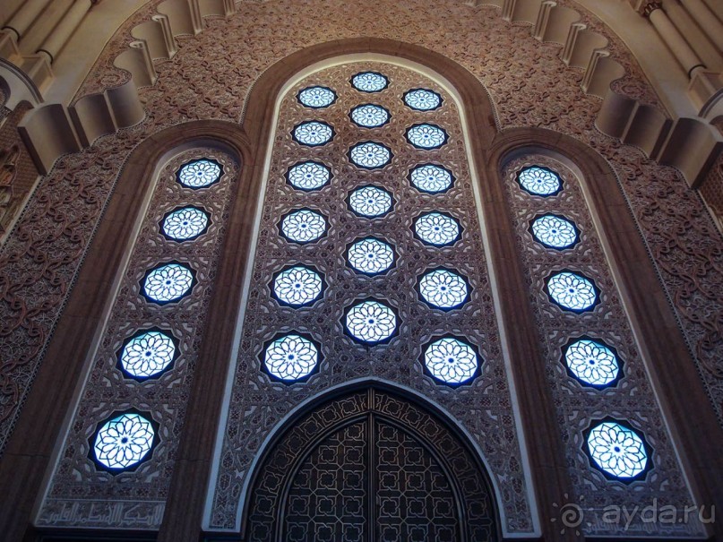 Плывущая на троне пенных волн