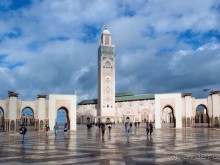 Плывущая на троне пенных волн