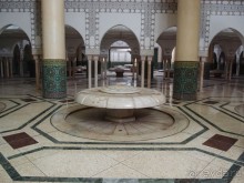 Плывущая на троне пенных волн