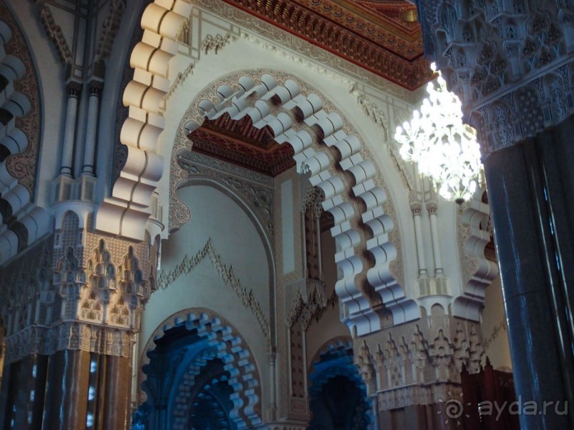 Плывущая на троне пенных волн