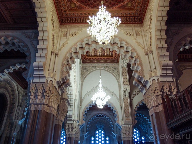 Плывущая на троне пенных волн