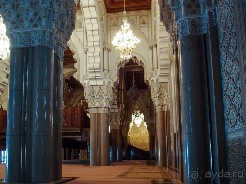 Плывущая на троне пенных волн