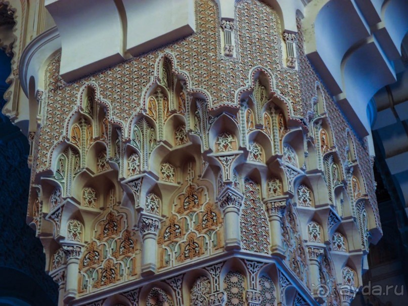 Плывущая на троне пенных волн