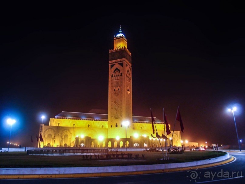 Плывущая на троне пенных волн