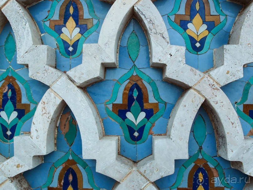 Плывущая на троне пенных волн