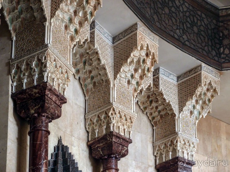 Плывущая на троне пенных волн