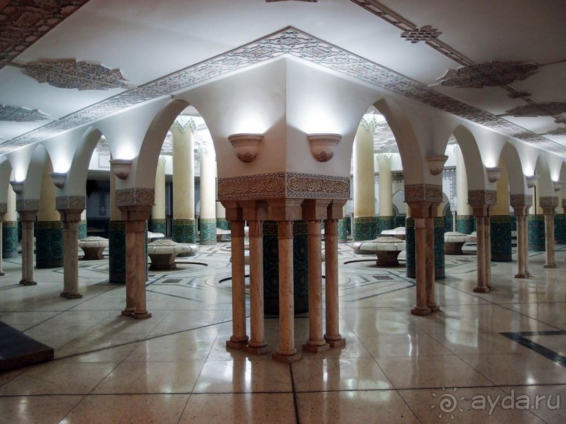 Плывущая на троне пенных волн