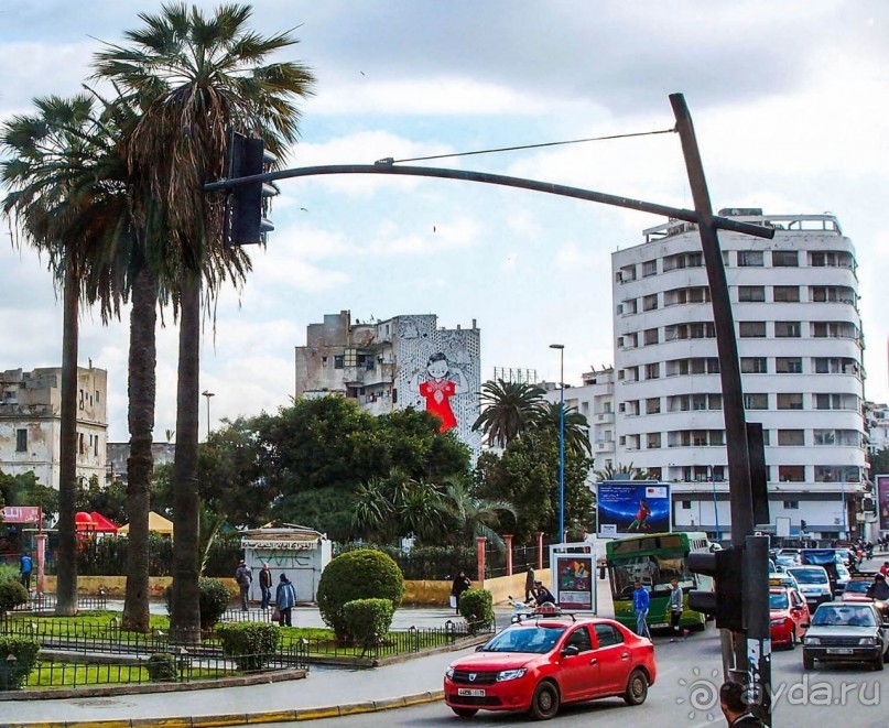 Плывущая на троне пенных волн