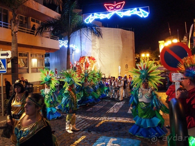 Альбом истории "Слишком темно, феерически ярко"