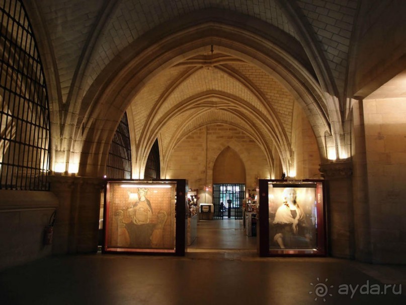 Печальный замок на набережной