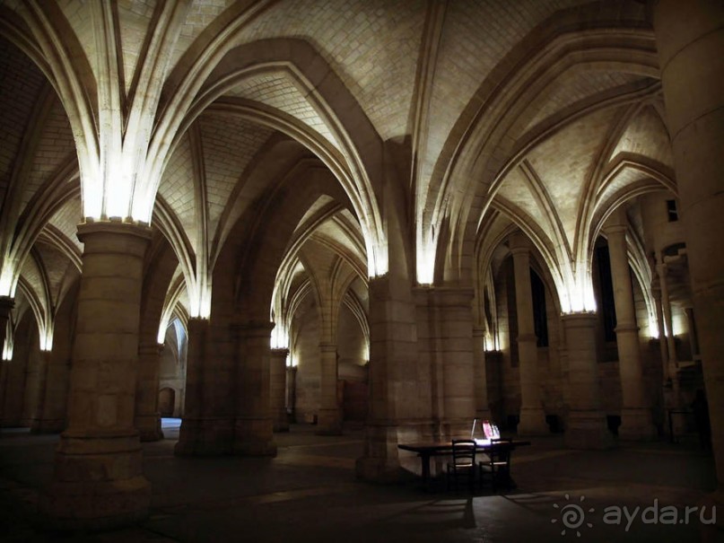 Печальный замок на набережной