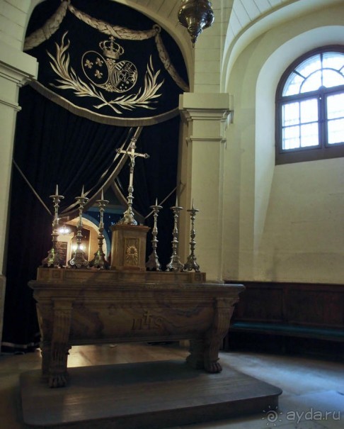 Печальный замок на набережной