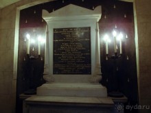 Печальный замок на набережной