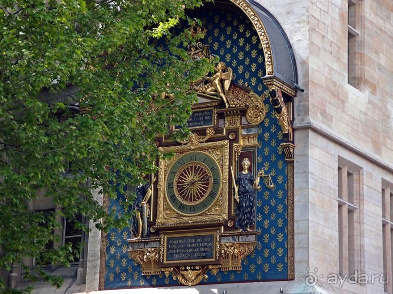 Печальный замок на набережной