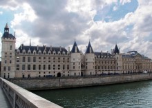 Печальный замок на набережной