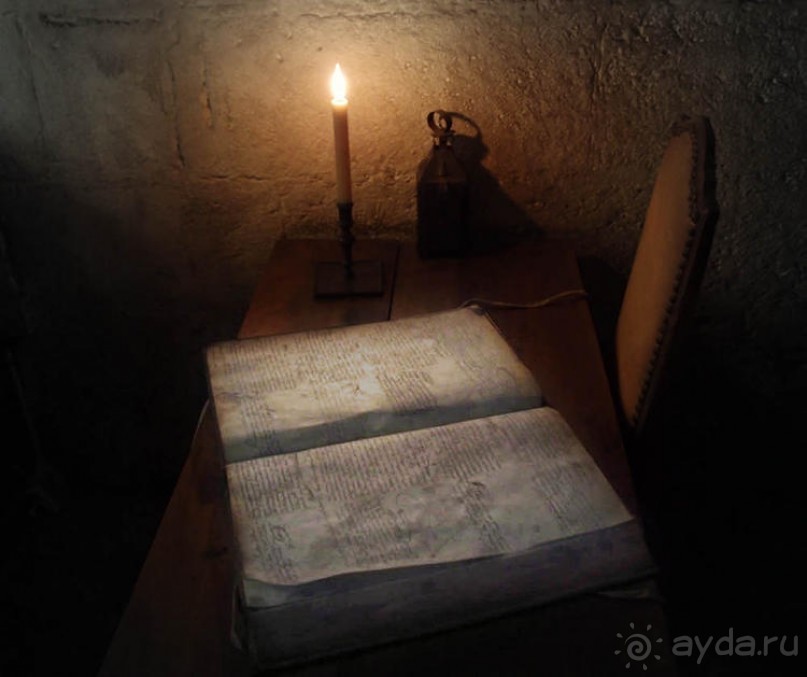 Печальный замок на набережной