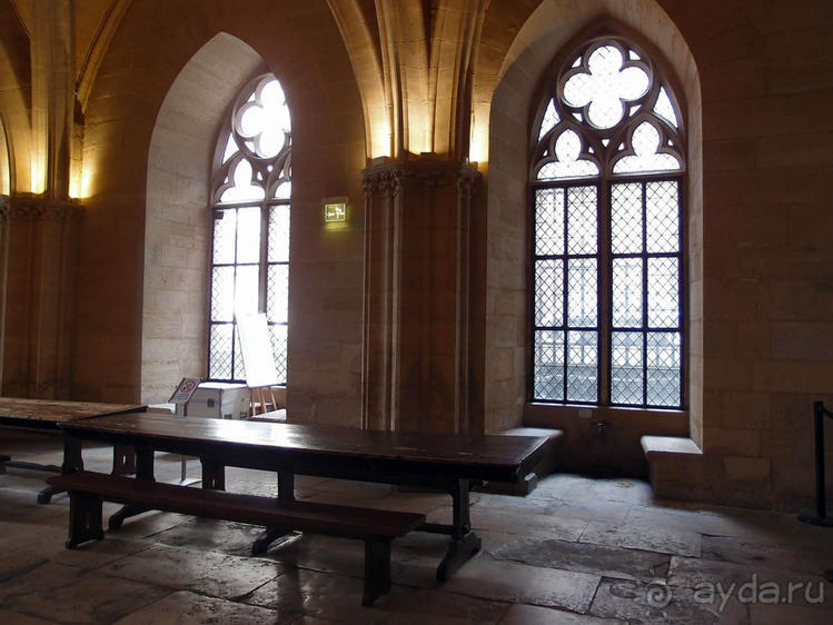 Печальный замок на набережной