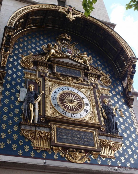 Печальный замок на набережной