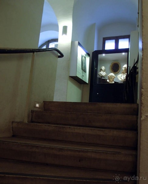 Печальный замок на набережной