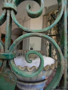 Самая красивая синагога и самая большая мечеть