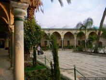 Самая красивая синагога и самая большая мечеть