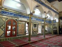 Самая красивая синагога и самая большая мечеть