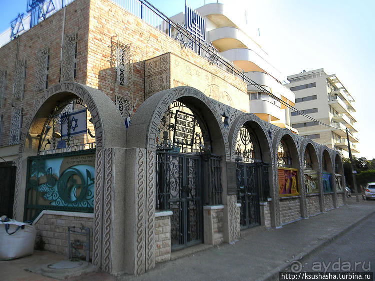 Самая красивая синагога и самая большая мечеть