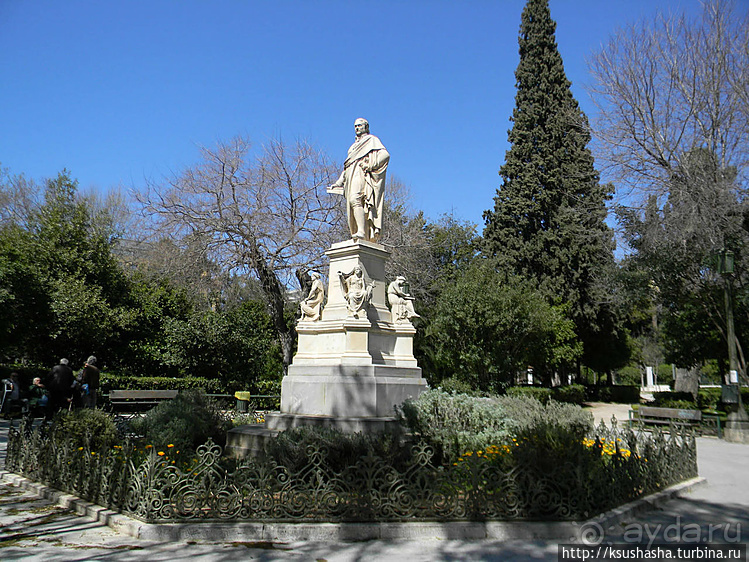 Первый Олимпийский дворец рядом с храмом Зевса Олимпийского